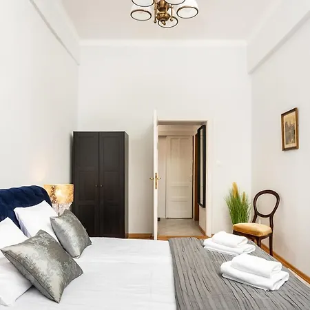 Plac Nowy - The Heart Of Jewish Quarter - By Upstairs * Krakow
